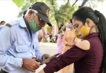 పరీక్ష రాసేందుకు వస్తే స్లీవ్స్ కత్తిరించిన సెక్యూరిటీ గార్డ్. మండిపడ్డ మహిళా కమిషన్..