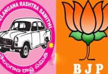 టూత్ పేస్ట్ లో ఉప్పుందా హరీష్ అగ్గిపెట్టెలో లో పుల్లలు ఉన్నాయా అంటూ హుజురాబాద్ ఉప ఎన్నికల్లో ఉప ఎన్నికల ప్రచారంలో బిజెపి రాష్ట్ర అధ్యక్షుడు బండి సంజయ్ ఎద్దేవా చేశారు