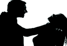 ఆలస్యంగా టవల్ ఇచ్చినందుకు భార్యను చంపేసిన భర్త…