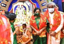 భాగ్యలక్ష్మి అమ్మవారిని దర్శించుకున్న గవర్నర్…