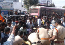 పెండింగ్లో ఉన్న స్కాలర్షిప్లను వెంటనే విడుదల చేయాలని ఏబివిపి ఆధ్వర్యంలో ధర్నా రాస్తా రోకో..