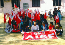 విద్యార్థుల ధర్నా..