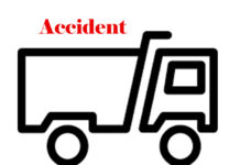 లారీ లోంచి ఆటోపై జారిపడిన గ్రానైట్ రాయి