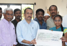 నిరుపేద విద్యార్థిని చిరుసాహాయం..