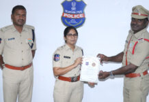 గణతంత్ర దినోత్సవ ప్రశంసా పత్రాలు అందచేసిన: జిల్లా ఎస్.పి