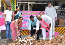 హనుమాన్ దేవాలయంలో ప్రత్యేక పూజలు నిర్వహించిన కేటీఆర్ అభిమానులు