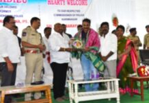 పోలీసులు ప్రజల మన్ననలు పొందే విధంగా పనిచేయాలి