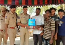 అసాంఘిక శక్తులకు దూరంగా ఉండాలి: డిసిపి