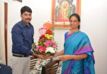 మంత్రి ని కలిసిన కలెక్టర్