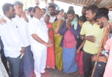 బాధిత కుటుంబాన్ని పరామర్శించిన మంత్రి