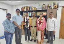 విద్యార్థులను సన్మానించిన జిల్లా కలెక్టర్