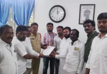 పాఠశాల ప్రిన్సిపల్ లపై పోలీసులకు ఫిర్యాదు చేసిన కాంగ్రెస్ నాయకులు