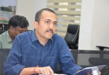 ఆయిల్ ఫామ్ తోటలపై సమీక్షించిన: కలెక్టర్