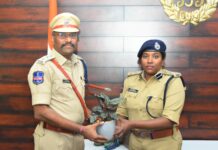 ప్రజలకు అందుబాటులో వుండాలి:కమిషనర్