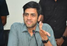 అధైర్య పడొద్దు.. ఆందోళన అసలే వద్దు.. ప్రతి తడి గింజను ప్రభుత్వం కొంటుంది : జిల్లా కలెక్టర్