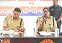 ఫిర్యాదులపై తక్షణమే స్పందించండి: పోలీస్ కమిషనర్