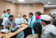 ఇండ్లు లేని నిరుపేదలు కనిపించడం లేదా?