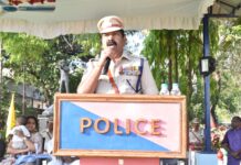 వీడ్కోలు గౌరవ వందనము స్వీకరించిన: పోలీస్ కమీషనర్ నాగరాజు