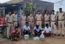 గుడుంబా స్థావరాలపై ఎక్సైజ్ పోలీసులు దాడులు