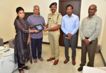 రాష్ట్ర అడ్వకేట్ జనరల్, హైకోర్టు జడ్జి లను మర్యాదపూర్వకంగా కలిసిన జిల్లా ఇంచార్జ్ కలెక్టర్, పోలీస్ కమీషనర్