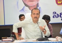 క్షేత్రస్థాయిలో అధికారులు రైతుల వద్దకు వెళ్ళాలి..