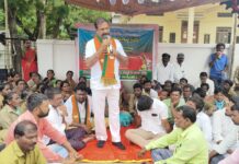 కార్మికుల పట్ల చిన్నచూపు తగదు: బీజేపీ