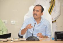 పునరావాస కాలనీలో సమస్యలు ఉంటే తన దృష్టికి తేవాలి: జిల్లా కలెక్టర్