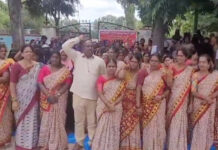 అంగన్వాడీ ఉద్యోగుల సమస్యలు పరిష్కరించాలి.