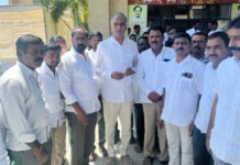 మంత్రిని కలిసిన దుద్దెడ పద్మశాలి కులస్థులు.