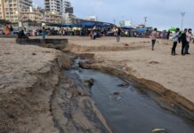 బీచ్ వద్ద ఇంత నిర్లక్ష్యమా.!