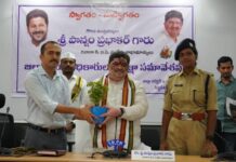 ప్రజలతో మమేకమై పనిచేయాలి: మంత్రి పొన్నం