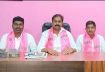 గవర్నర్ తీరుతో ప్రజలు నవ్వుకుంటున్నారు.