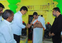 శ్రీ రాజా వేణుగోపాల స్వామి ఆలయంలో మైనంపల్లి ప్రత్యేక పూజలు.