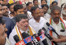 వైకుంఠ ద్వారం గుండా మంత్రి పాన్నం