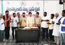 జర్నలిస్టులకు ఇళ్ల స్థలాలు ఇవ్వాలి.