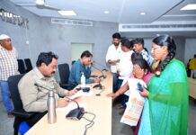 సమయపాలన పాటిద్దాం.. ప్రజల నుండి వినతుల స్వీకరిద్దాం