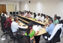 రాజకీయ పార్టీలతో సమావేశాన్ని నిర్వహించిన జిల్లా కలెక్టర్