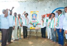 మహానేతకు ఘన నివాళి