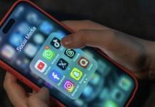 మానవ సంభధాలును దెబ్బతీస్తున్న చరవాణిని..